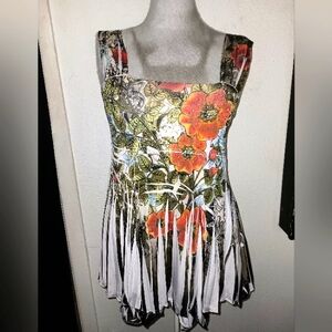 Non sleeve beautiful flowy blouse